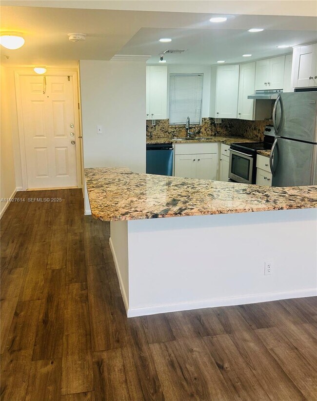 Photo - 3100 W Rolling Hills Cir Unidad 310