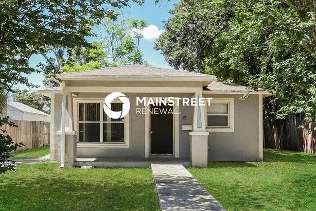 Building Photo - 3 Bedroom Pet-Friendly Home in St Petersburg, FL with Main Street Renewal