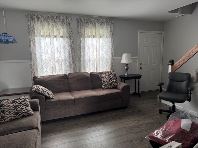 Photo - 7203 Bunting Rd