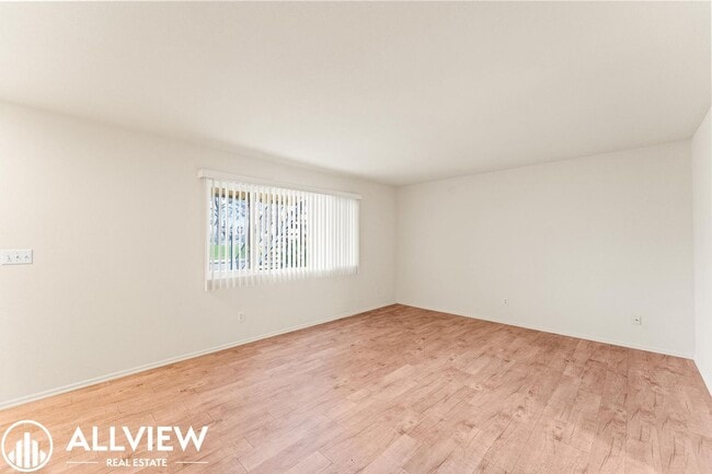 Photo - 16731 Bartlett Ln Unit 3