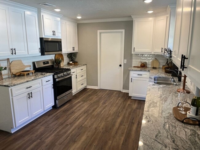 Photo - 2007 Wood Pl