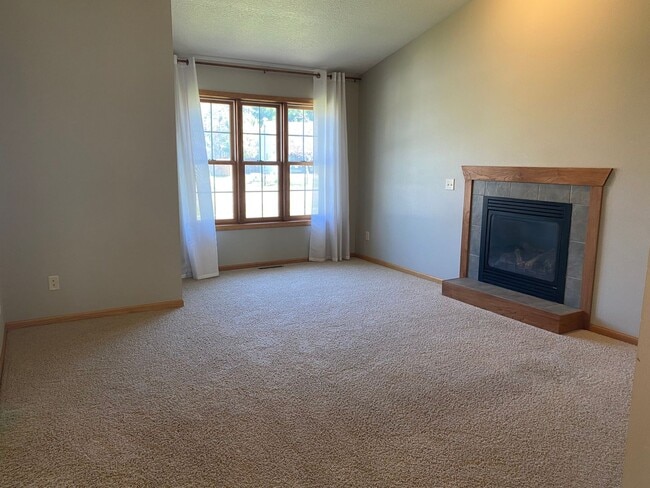 Photo - Spacious 3-Bed, 3-Bath Family Home with Fe...