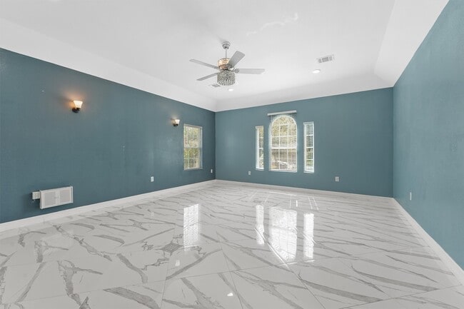 Building Photo - 12725 Arp St