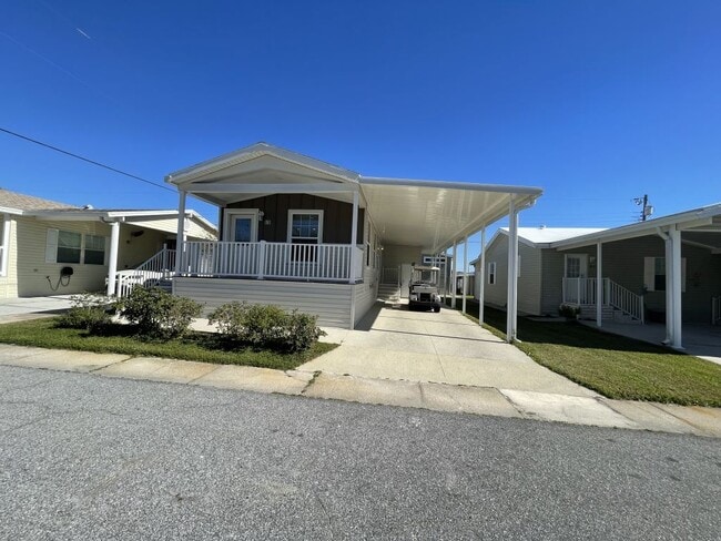 Photo - 1415 Main St