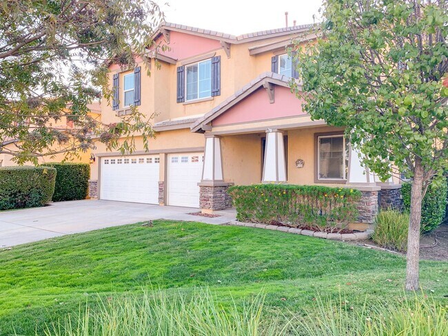 Photo - Large 5-Bedroom Home in the Heart of Lake ...