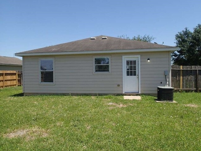 Photo - 6906 Lost Timber Ln