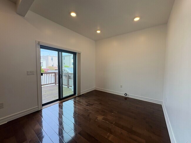 Photo - 232 Bowers St Unit 1