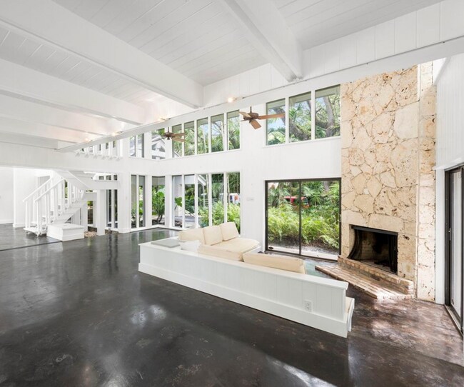 Photo - 5600 Oakwood Ln