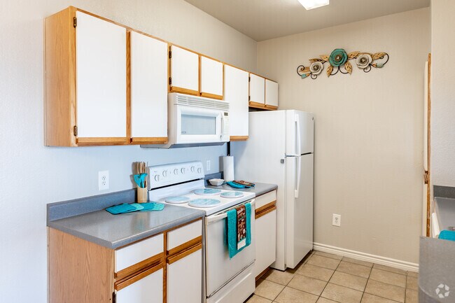2BR, 2BA - 945SF - Kitchen