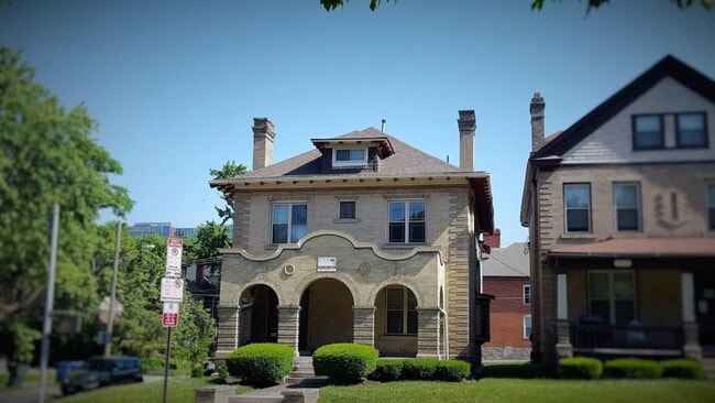Building Photo - 410 King Ave