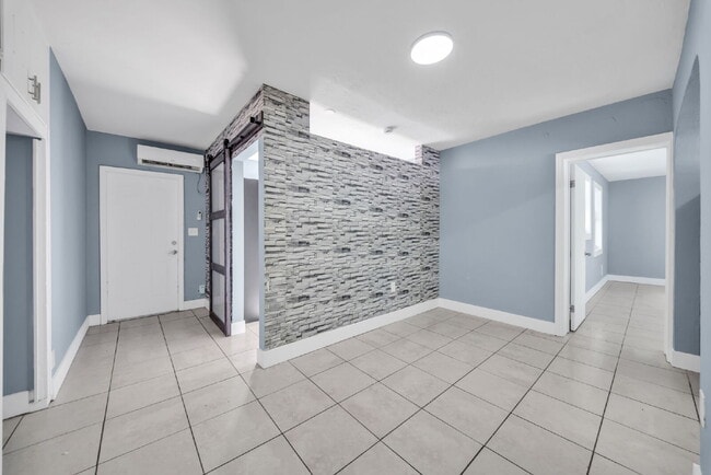 Photo - Spacious 2-Bedroom Apartment in Central Hollywood Unit #9