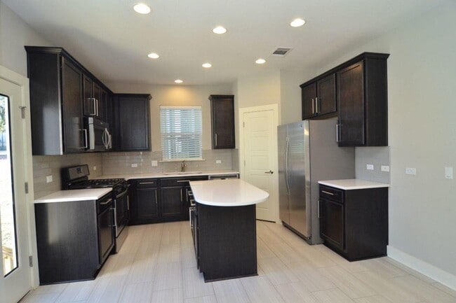 Photo - 2921 Bond Dr