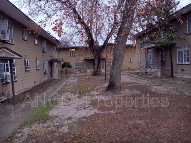 Photo - 703 Spring St