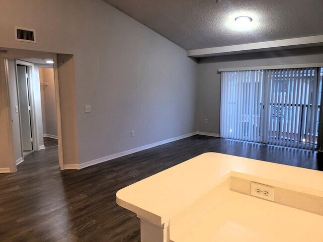 Photo - 4197 N Haverhill Rd Unidad 212