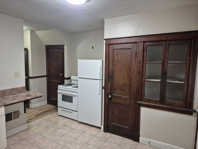 Building Photo - 5109-09a South Broadway Unit 1st Floor