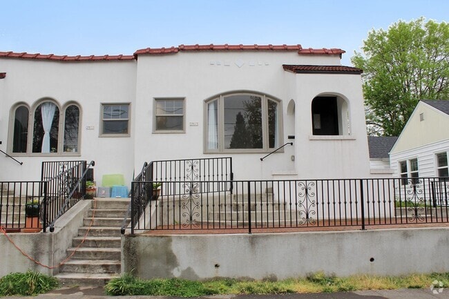 Building Photo - 2915 SE Alder St Rental