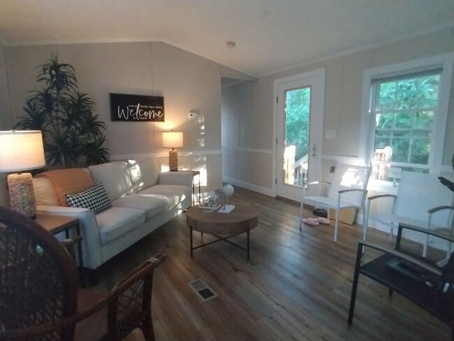 Photo - 506 W Marina Dr