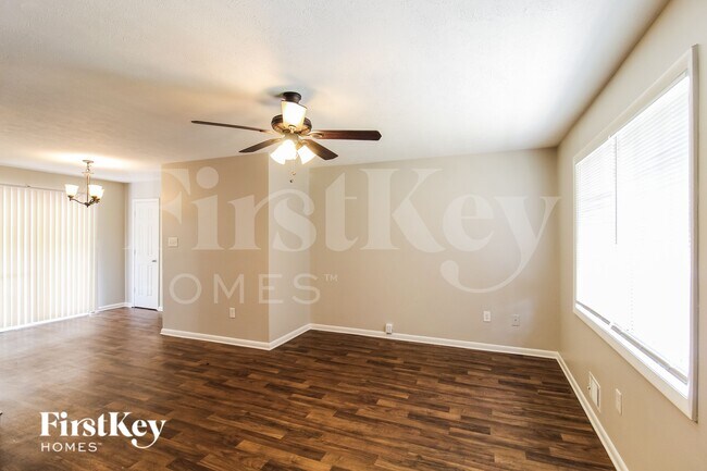 Photo - 1021 Meadowbrook Ln NW
