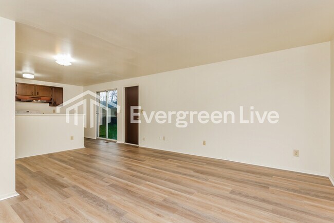 Photo - 5989 Chatsworth Dr