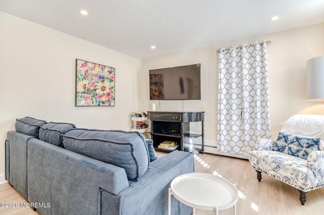 Building Photo - 18 Abbott Ave Unit Garden Apt