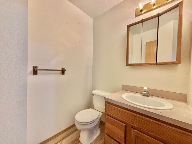 Photo - 221 Spooner Rd