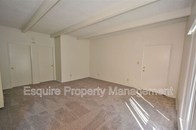 Photo - 2050 N Ventura Rd Unit 4