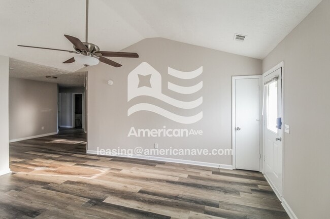 Photo - 882 Stafford Ct