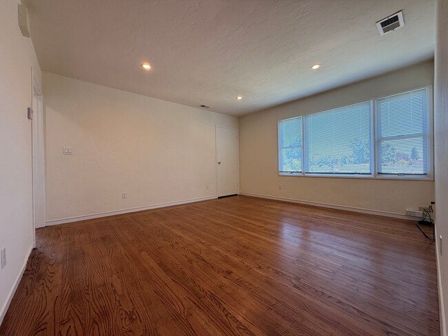 Photo - Bright Upper-Level 2BR Home in Alameda’s Desirable East End.