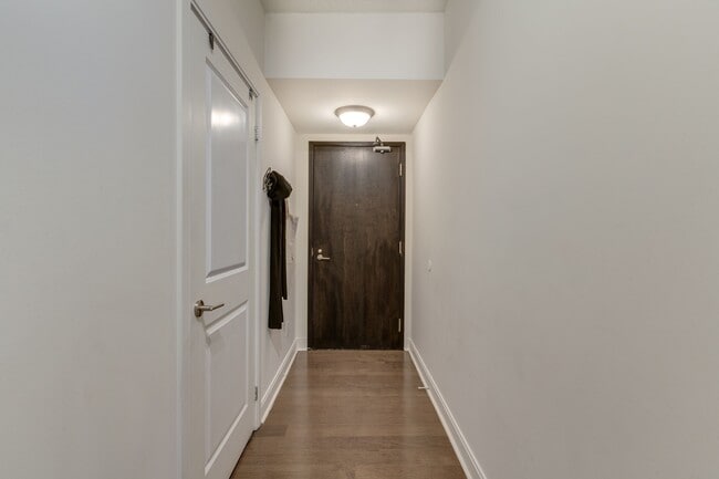 Photo - 18 Yorkville Ave