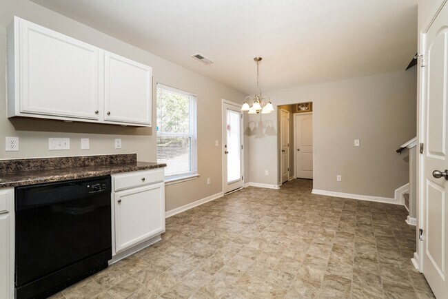 Photo - 3 Bedroom Beauty!