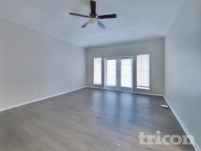 Photo - 535 Shady Brook Dr