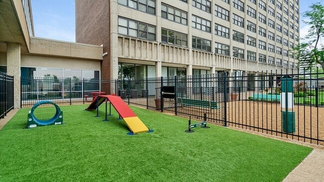 El Icono Apartamentos - Gateway on Grand