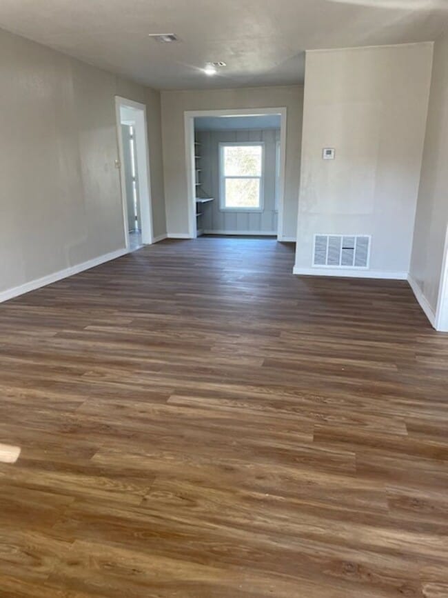 Photo - 1648 S Maple Ave