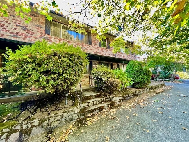 Building Photo - Charming and clean 1 bed/1 bath in nice close-in Northeast Portland Neighborhood! Unit 1309