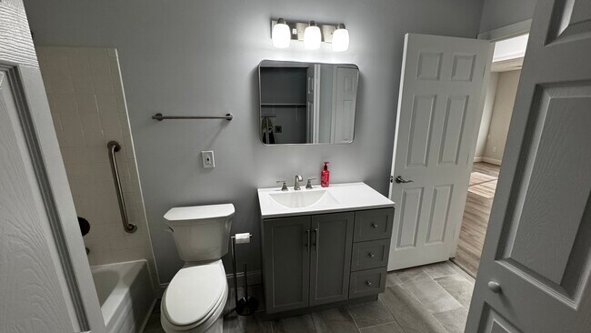 Photo - 400 Sherwood Green Ct