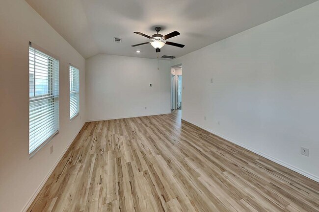 Photo - 18727 Faustina Way