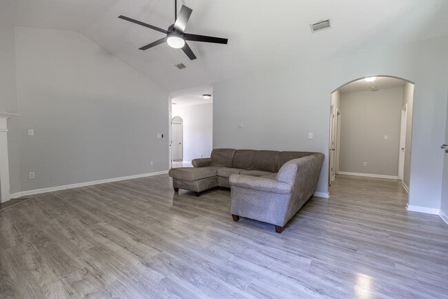 Photo - 10190 Fionn Loop