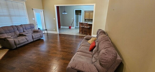 Photo - 112 Hampshire St