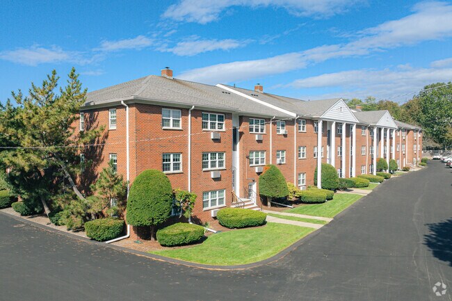 1-17 Old Colony Ln