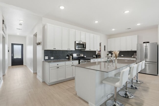 Building Photo - New Construction 3 bed 2 bath home available near Lackland AFB! Move in January!