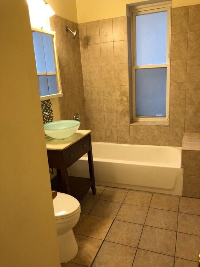 Photo - 704 E 50th Pl Unit 202