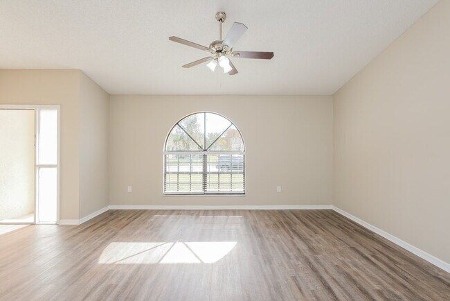 Photo - 8823 Gum Tree Ave