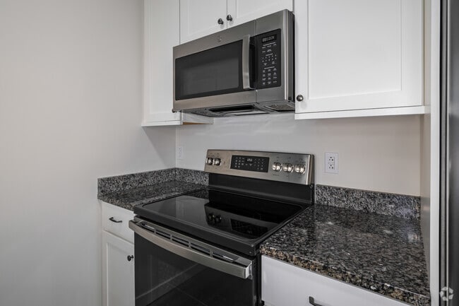 1BR, 1BA - 723SF - Kitchen