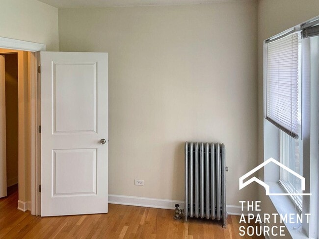 Photo - 3922 N Pine Grove Ave Unit 3