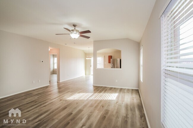 Photo - 4613 Redbud Dr