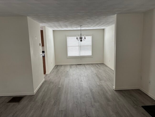 Photo - 13 Navajo Rd