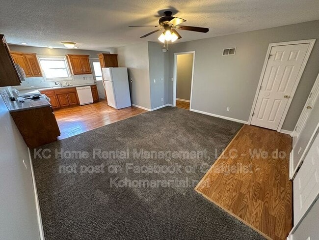 Photo - 817 NE Independence Ct