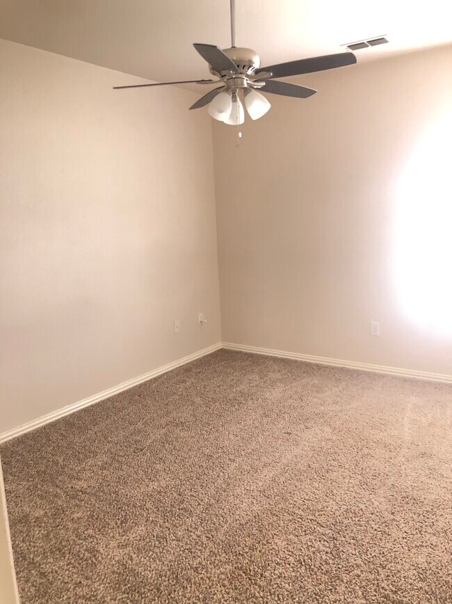 Photo - 213 N Prairie St