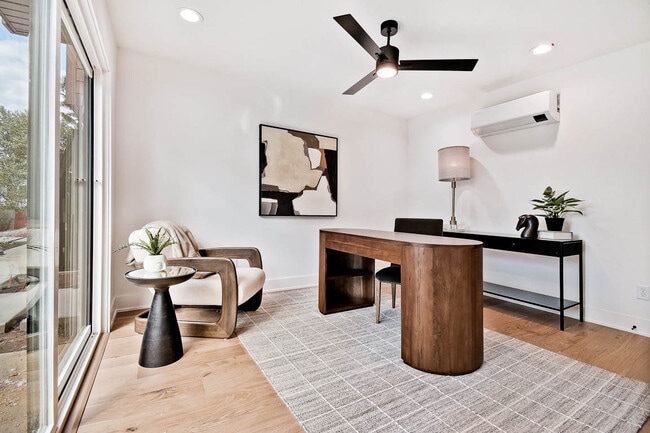 Photo - 210 NW 9th St