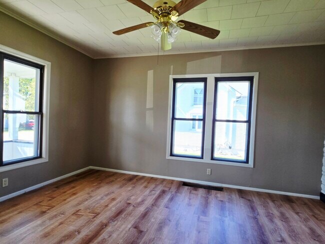 Photo - 141 W 1st St